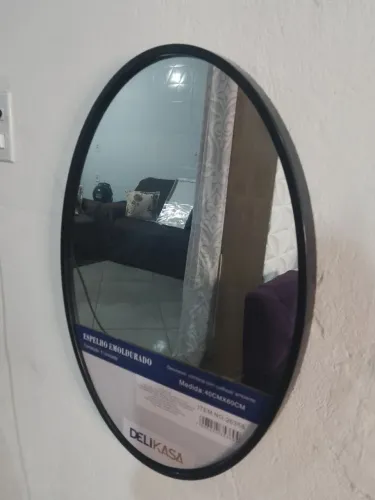 Espelho com moldura no Tamanho 60 por 40cm