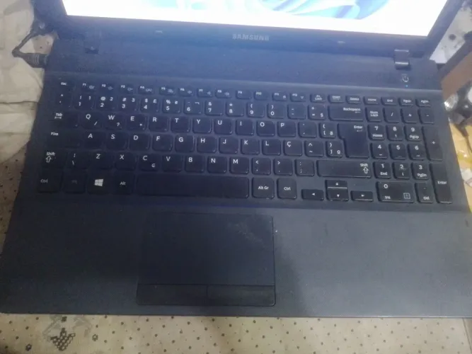 Notebook samsung i3-3110, 8 gigas de memória HD 500, Windows 11, funcionando tudo