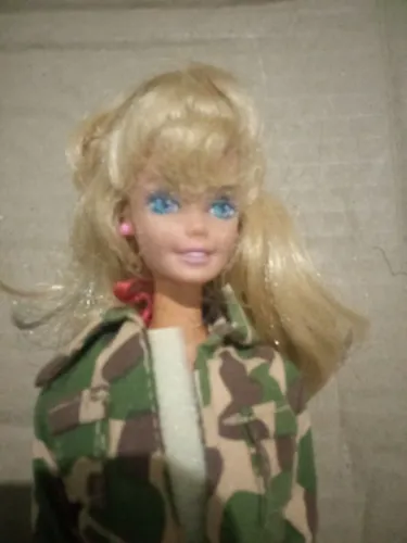 Boneca Barbie Mattel roupa do exercito