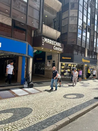 Locação de loja com sobreloja no primeiro piso do marechal center- centro