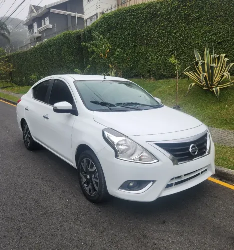 Nissan Versa SL 1.6 16V Flexstart 4P Mec. 2017
