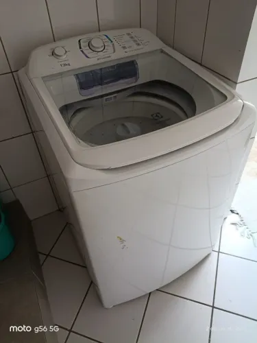 Máquina de Lavar Electrolux 13kg branca, precisando trocar o cesto