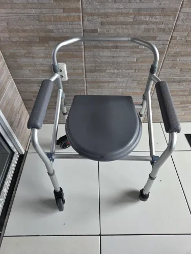 Cadeira de banho hospitalar