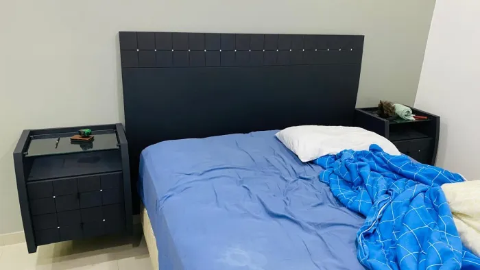 Cabeceira de cama com 2 criado mudo