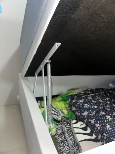 Vendo 2 Camas Box de Solteiro Completa com Colchão. Sem rasgos e ideal para quartos, AP.
