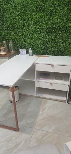 Mesa escrivaninha em L com 2 gavetas