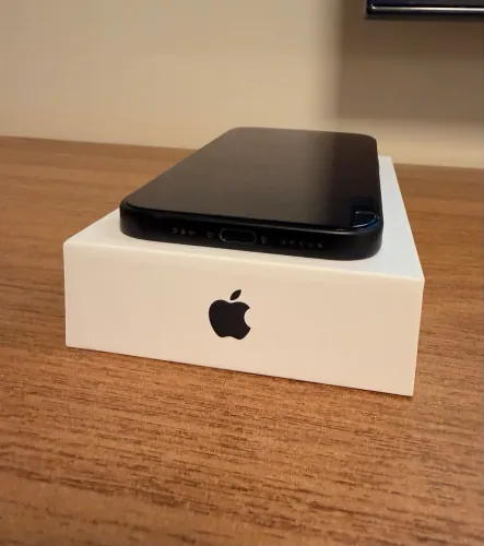 iPhone 15 black - 256Gb - Usado