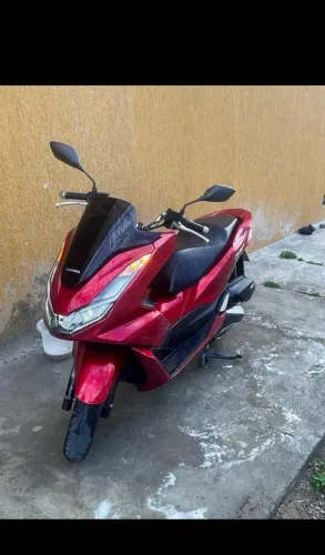 Moto Honda PCX Vermelha
