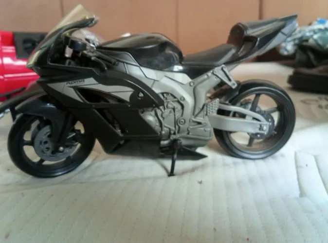Miniatura CBR 600 RR de plástico