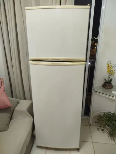 Geladeira electrolux double dc 360 em excelente estado.