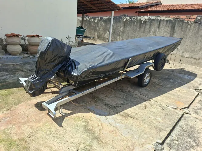 Vendo tralha completa. canoa 6mt motor mercury 25 hp