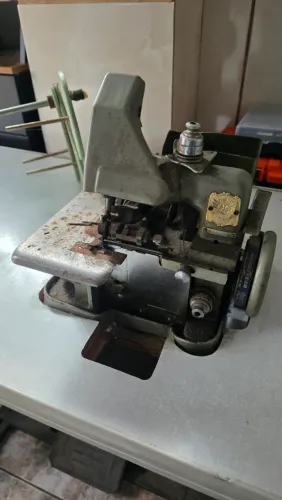 Máquina overlock Flying Man GN1-1B