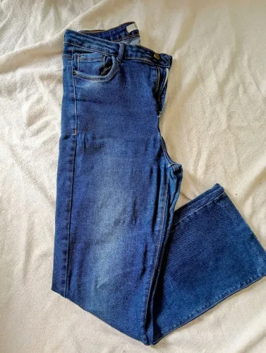 Calça jeans feminina Tam 44 - Desapego