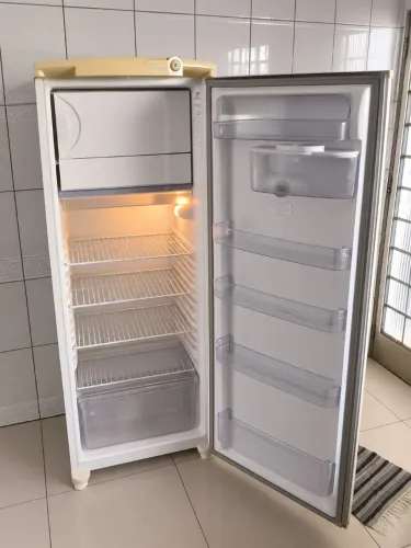 Vende-se GELADEIRA 