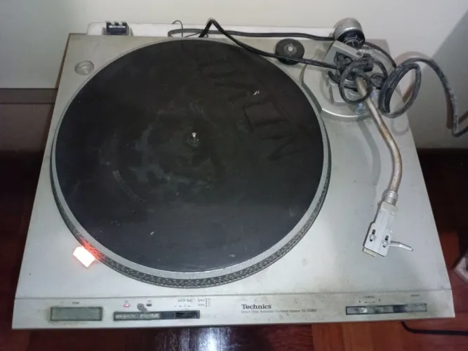 Toca-discos Technics SL D202