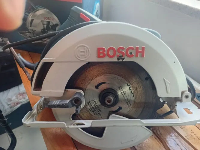 Serra circular profissional BOSCH 1500W