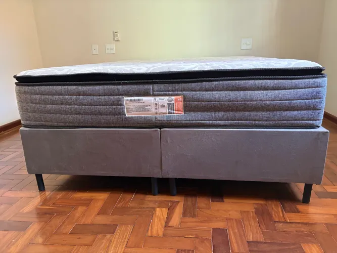 Vende se cama queen size nova