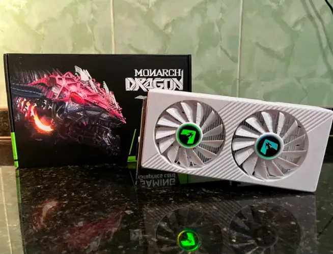 Placa de vídeo RX 580 8GB, funcionando perfeitamente, sem defeitos e pronta para uso.
