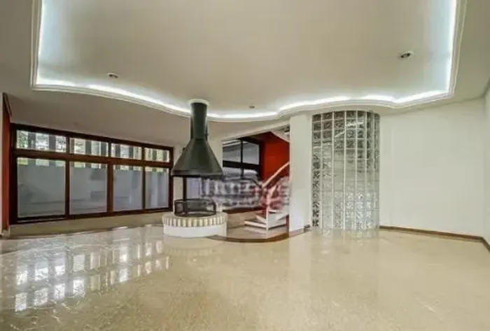 Casa à venda em Condomínio Fechado com 4 dormitórios, 4 suítes, e 4 vagas
