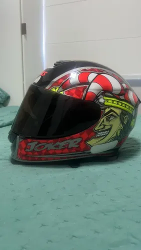 Vendo capacete Axxis Eagle Jocker, TAM. 59/60 com viseira fumê. 