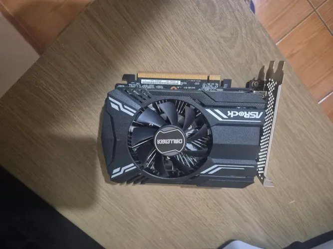 Rx 6400 com detalhe
