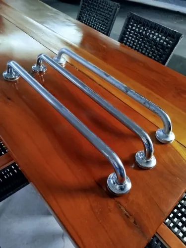 Vendo 3 barra de apoio pra banheiro