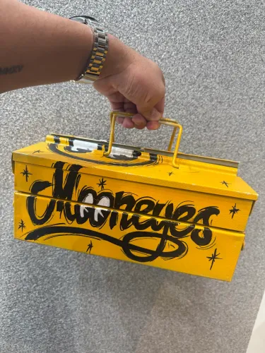 Caixa de Ferramentas Amarela Personalizada "Mooneyes" - Estilo Vintage Kustom Kulture!