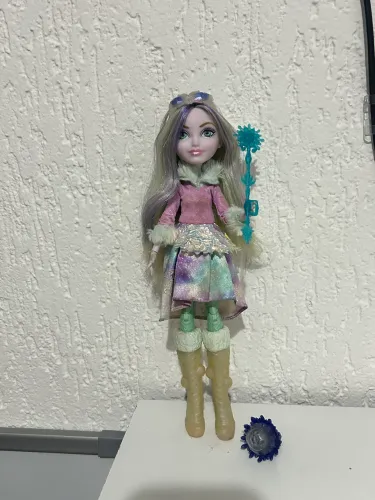 Boneca Crystal Winter- Ever After High