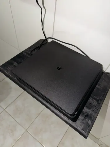 PlayStation PS4 Slim 1TB. Acompanha jogos.
