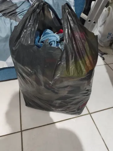 Lote de roupas usadas