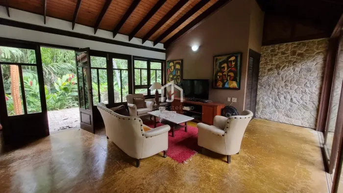Casa com 3 dormitórios sendo 2 suítes no bairro Prumirim em Ubatuba.