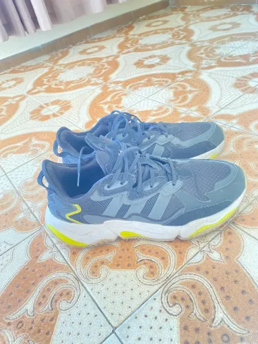 Tenis adidas