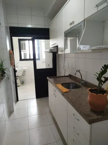Venda Valor R$ 600.000,00  Condomínio Acquarelle - Ponta Negra Três dormitórios com 02 vag