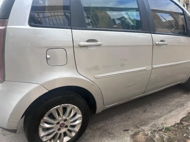 Fiat Idea Attractive 1.4 Fire Flex 8V 5P 2012