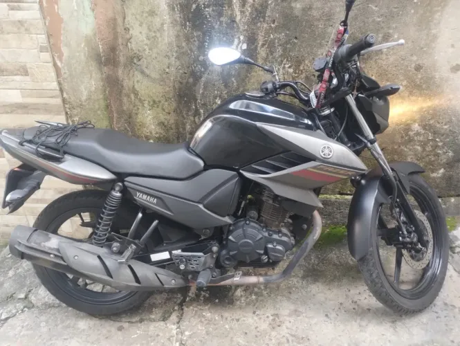 Yamaha YS fazer 150 sed 2021 aceito troca financio parcelo no cartao de credito.