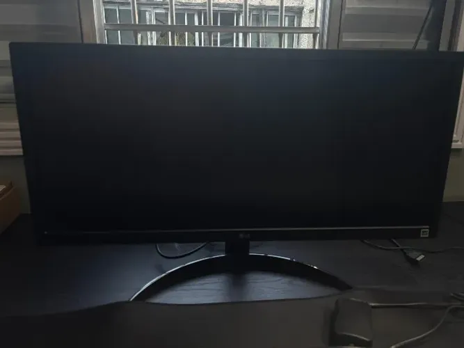 Monitor Ultrawide LG 26" 75Hz IPS | Tela Grande pra Trabalho e Jogos | Ótimo Estado