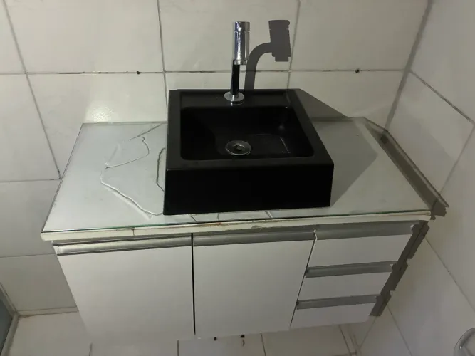 Gabinete em MDF com cuba e torneira