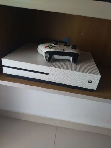 Xbox One S 500GB com 1 controle
