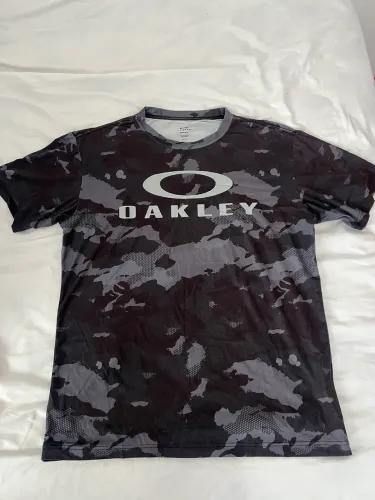 Camisa Oakley Tamanho L