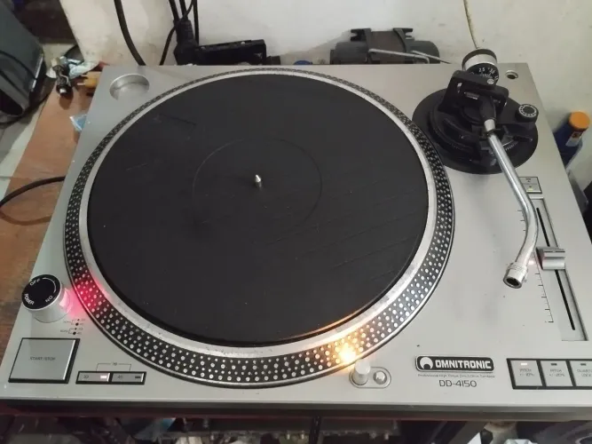 Toca discos Alemão Omnitronic DD-4150