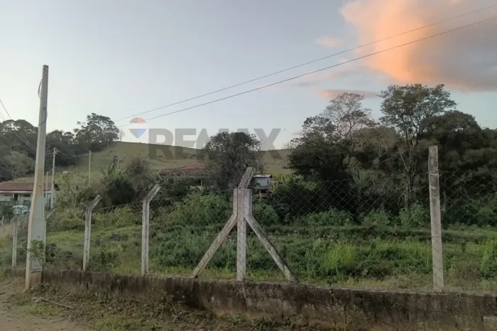 Terreno 2870 mts² com ribeirão na divisa. Bairro do Camanducaia do Meio em Socorro