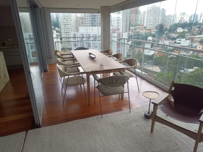 Apartamento - Vila Madalena - 1 Dormitório - 132m².