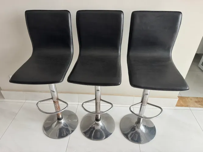 Kit com 3 banquetas giratórias