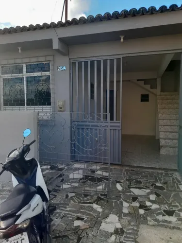 Alugo casa