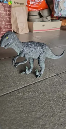 Dinossauro Velociraptor - 30cm de altura - Material muito resistente