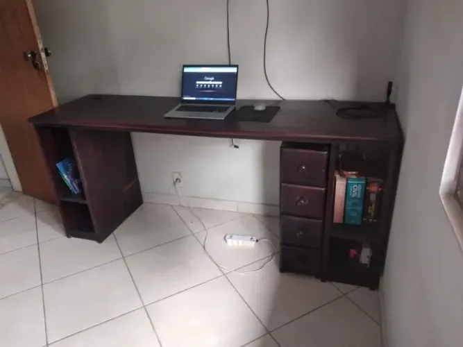 MESA RÚSTICA, Madeira maciça escura 1,84L 54cm prof. e 80cm altura. Retirada no local