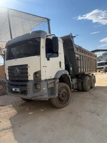 OPORTUNIDADE | VW 31.320 6X4 EM ÓTIMO ESTADO
