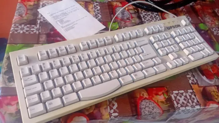 Teclado AT antigo computador pc da era 206 386 486 pentium e k6 (conector dim 5 pinos )