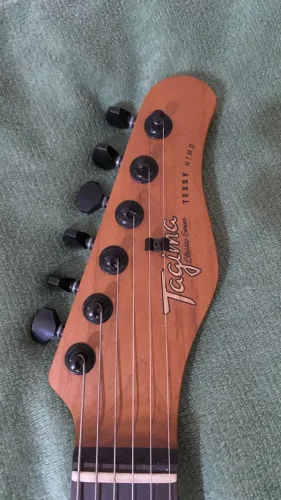 Guitarra tessy novíssima