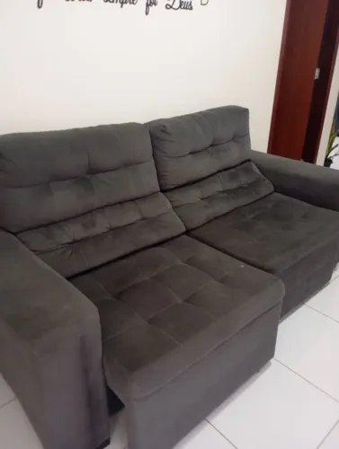 Móveis usados perfeito estado. Sofá R$ 700,00. Mesa com 6 cadeiras R$ 1.200,00